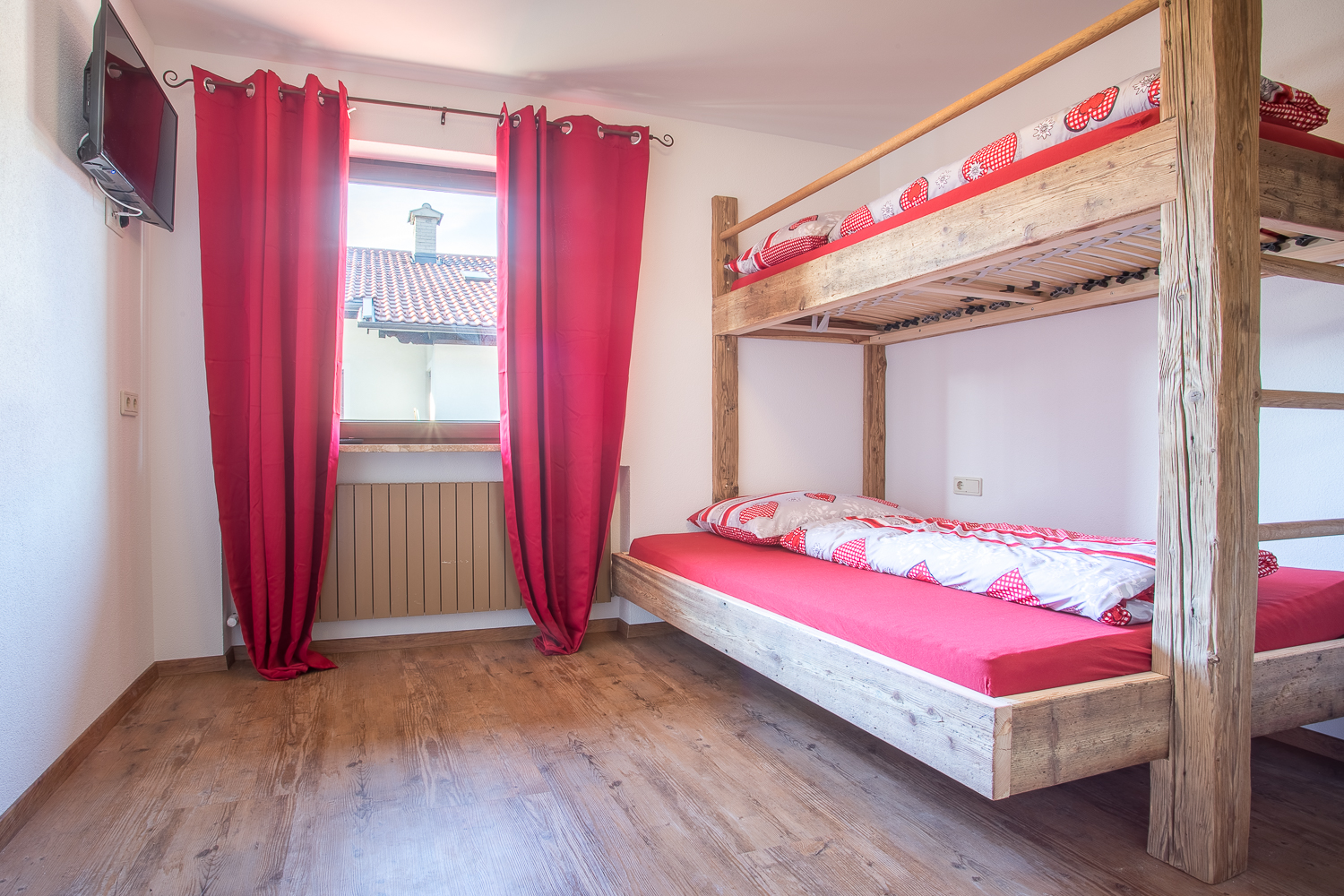 Ferienwohnung Ehrwald - Chalet Holzerstubn, separates Schlafzimmer mit großem Stockbett