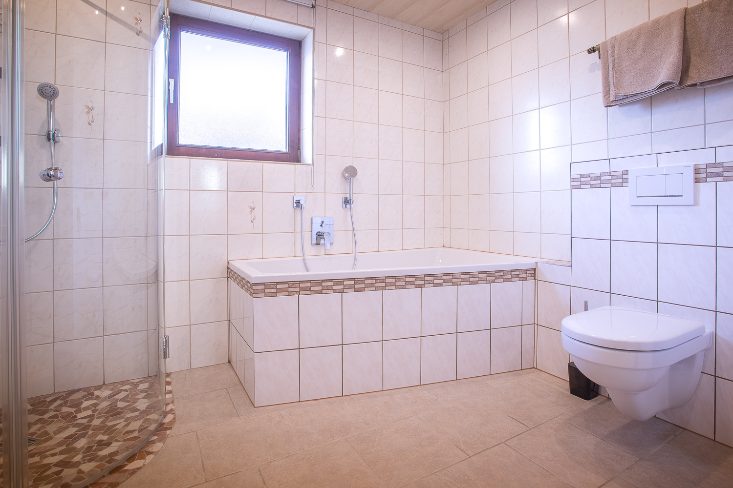 Große Ferienwohnung in Ehrwald - Chalet Holzerstubn, Badezimmer 1 von 3 Badezimmern